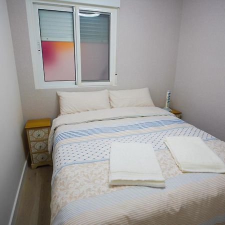 Stylish & Spacious Family Apartment Near Beach & Vibrant Historic Market อาลิกันเต ภายนอก รูปภาพ