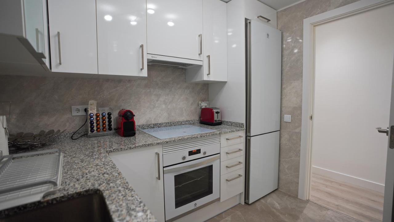 Stylish & Spacious Family Apartment Near Beach & Vibrant Historic Market อาลิกันเต ภายนอก รูปภาพ