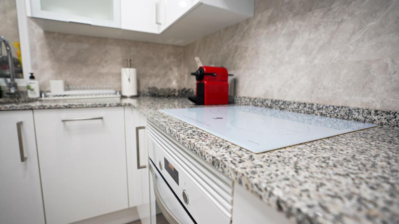 Stylish & Spacious Family Apartment Near Beach & Vibrant Historic Market อาลิกันเต ภายนอก รูปภาพ