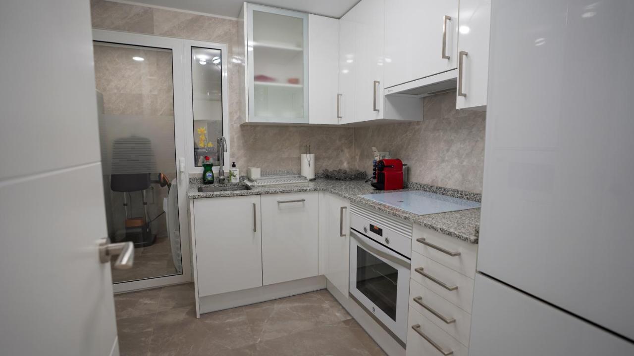 Stylish & Spacious Family Apartment Near Beach & Vibrant Historic Market อาลิกันเต ภายนอก รูปภาพ