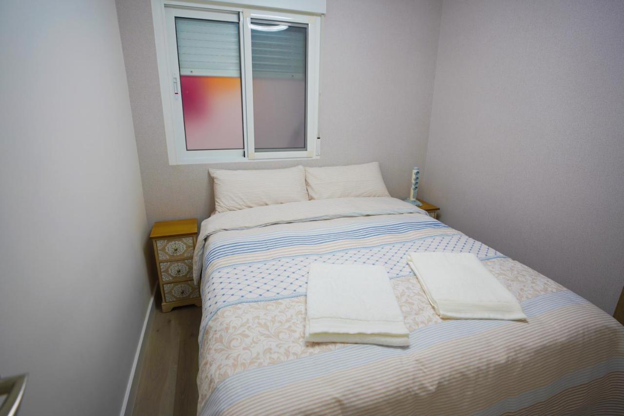 Stylish & Spacious Family Apartment Near Beach & Vibrant Historic Market อาลิกันเต ภายนอก รูปภาพ