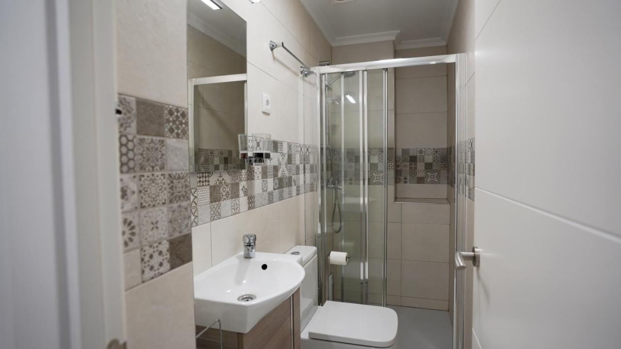 Stylish & Spacious Family Apartment Near Beach & Vibrant Historic Market อาลิกันเต ภายนอก รูปภาพ