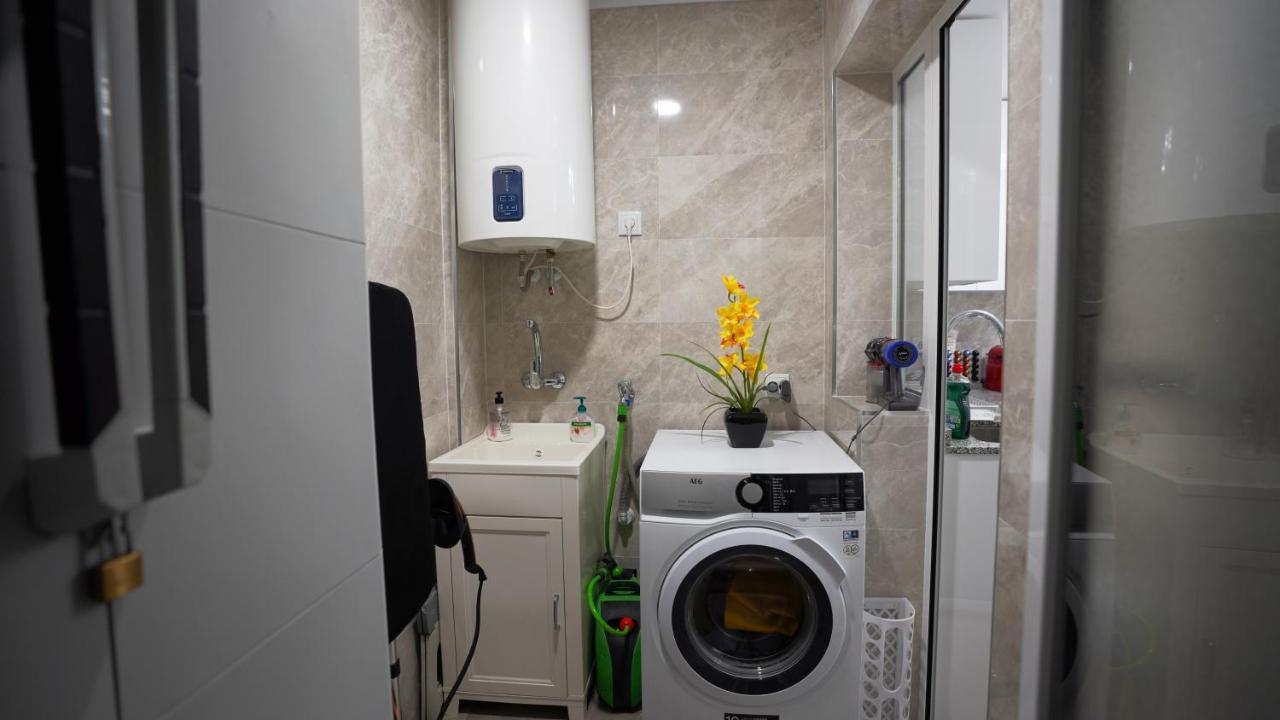 Stylish & Spacious Family Apartment Near Beach & Vibrant Historic Market อาลิกันเต ภายนอก รูปภาพ